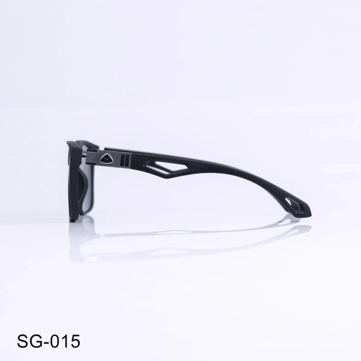 SG-015 - Bold Rectangle Sunglasses Black Frame with Stylish Metal Detailing