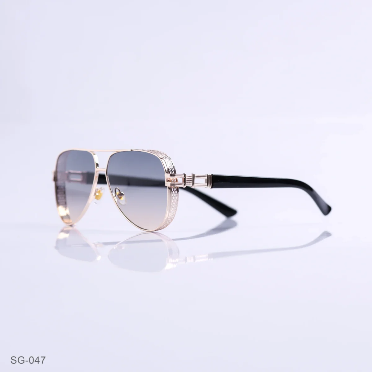 SG-047 - Stylish Gradient Lens Premium Classic Gold Frame Aviators