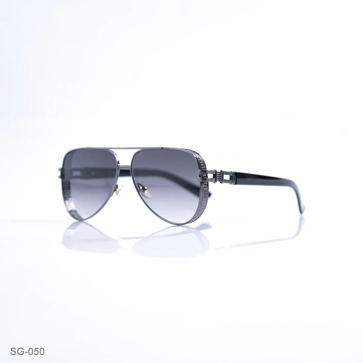 SG-050 - Stylish Gradient Lens Premium Classic Black Frame Aviators